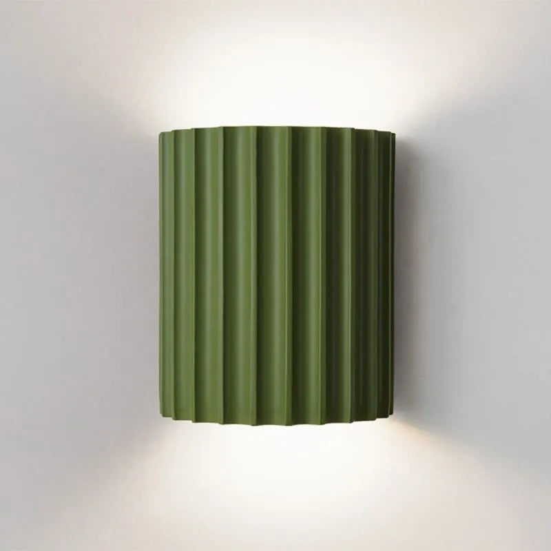 Elegancka okrągła lampa ścienna w delikatnych kolorach
