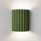 Elegancka okrągła lampa ścienna w delikatnych kolorach