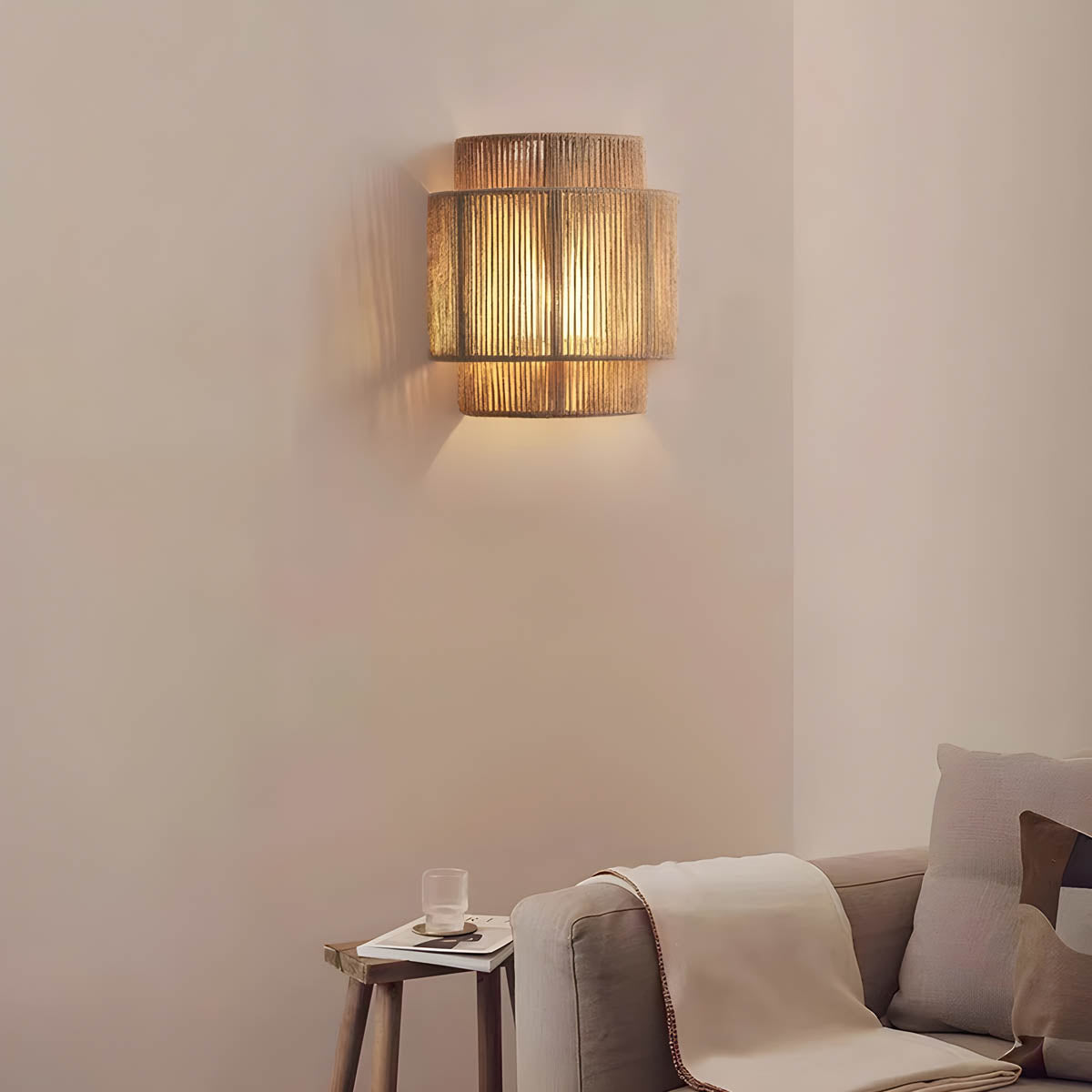 Naturalna japońska lampa ścienna z plecionką