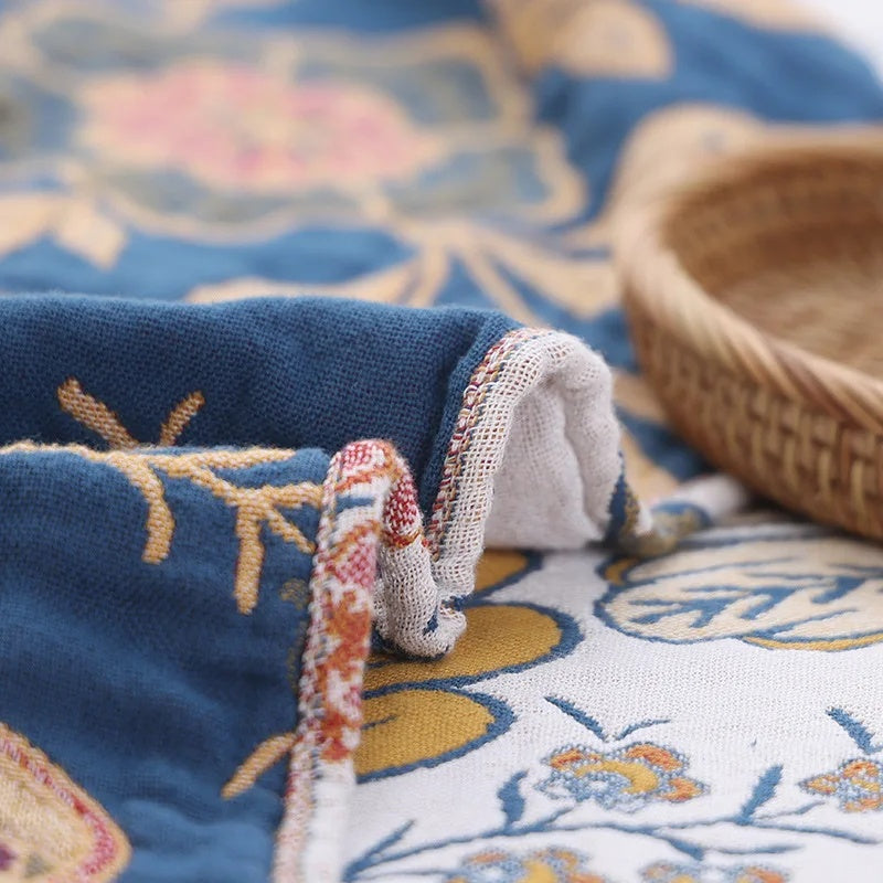 Artystyczny koc w stylu boho z motywem kwiatowym