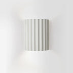 Minimalistyczna Lampa Ścienna Cylindryczny Żebrowany Design do Wnętrz