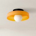 Minimalistyczna lampa wisząca z delikatnym światłem