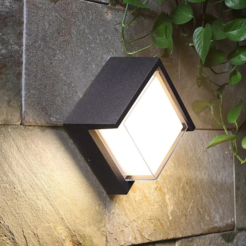 Zewnętrzna wodoodporna lampa ścienna LED z czujnikiem ruchu