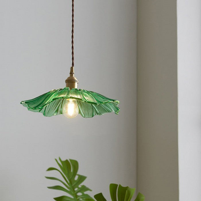 Rzeźbiarska lampa wisząca z kwiatowym wzorem