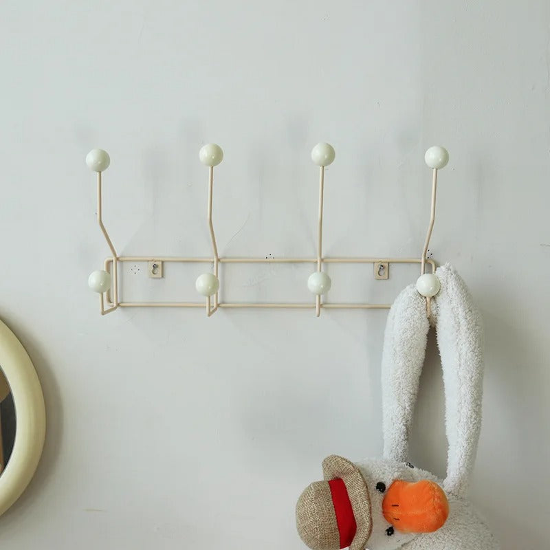 Minimalistyczny Drewniany Wieszak Ścienny z Haczykami