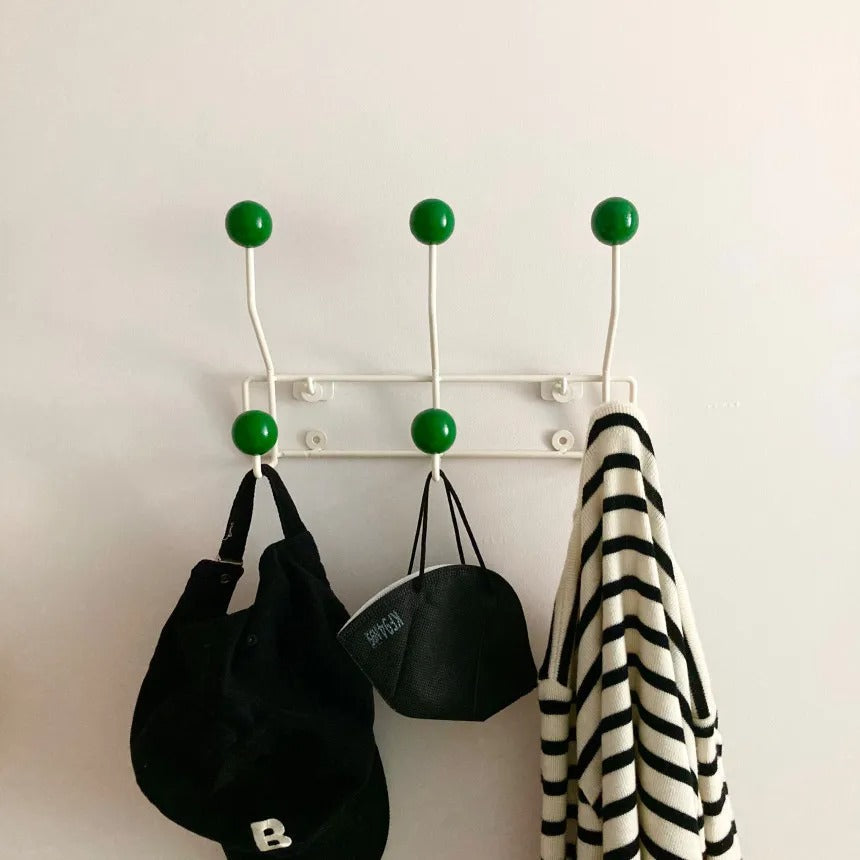 Minimalistyczny Drewniany Wieszak Ścienny z Haczykami