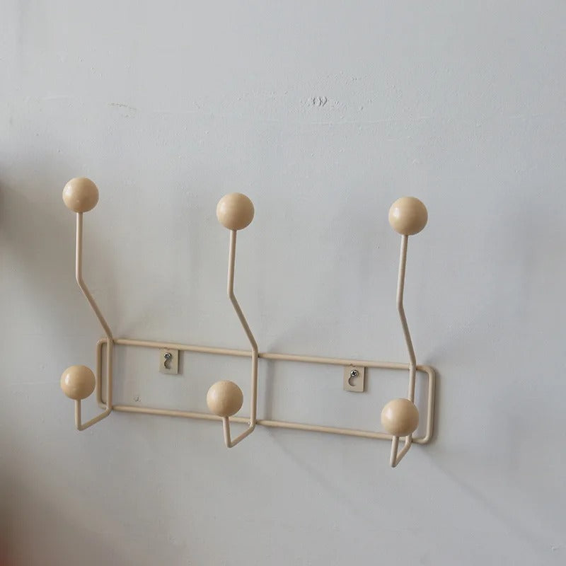 Minimalistyczny Drewniany Wieszak Ścienny z Haczykami