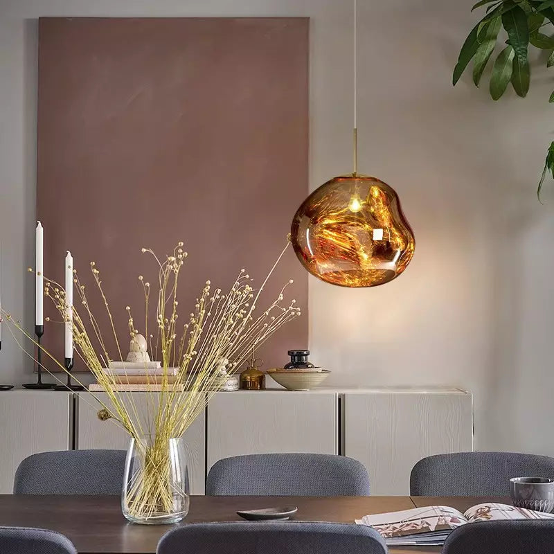 Lampa wisząca z efektem stopionego szkła – nowoczesna artystyczna