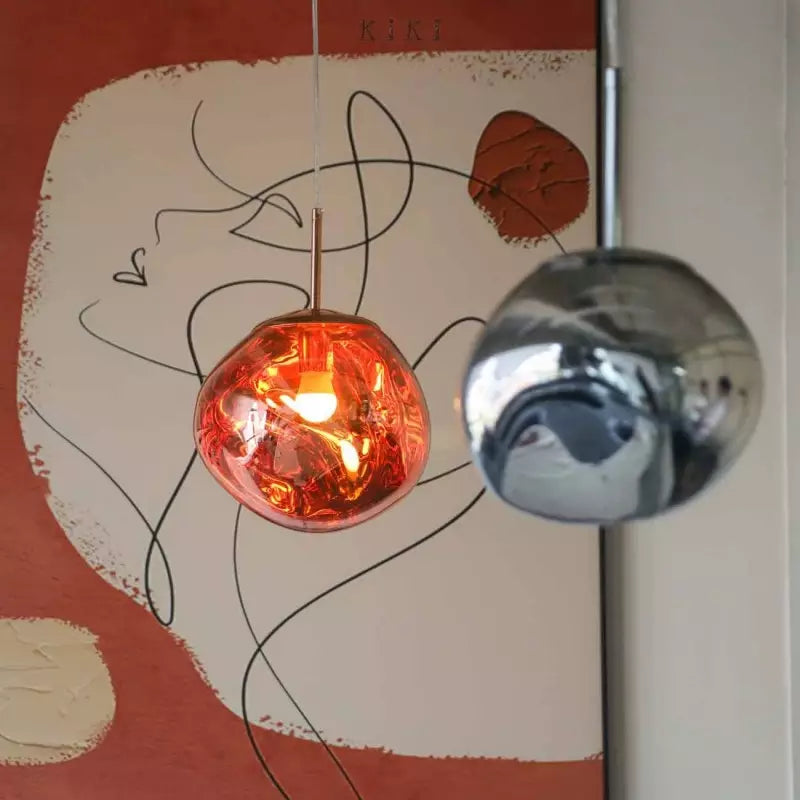 Lampa wisząca z efektem stopionego szkła – nowoczesna artystyczna