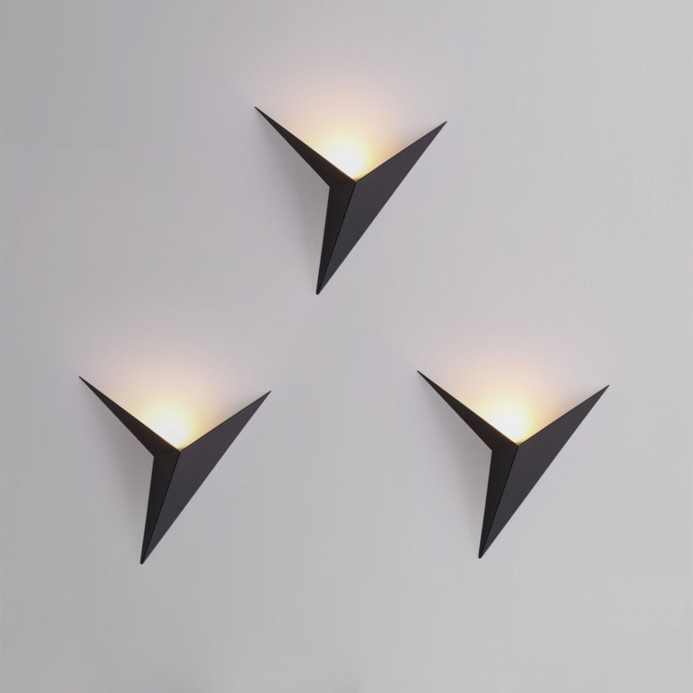 Artystyczna smukła trigon lampa ścienna