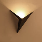 Artystyczna smukła trigon lampa ścienna