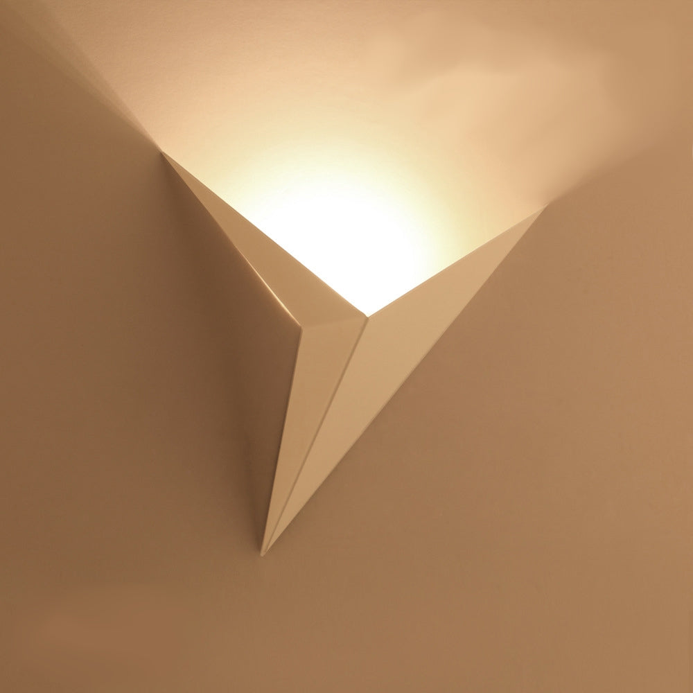 Artystyczna smukła trigon lampa ścienna