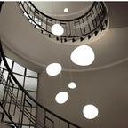Jasna minimalistyczna lampa sufitowa do nowoczesnego domu