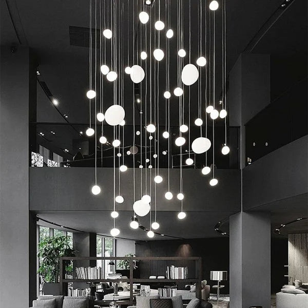 Jasna minimalistyczna lampa sufitowa do nowoczesnego domu
