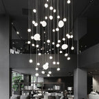 Jasna minimalistyczna lampa sufitowa do nowoczesnego domu