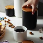 Ceramiczny słoik do przechowywania kuchenny żywności z szczelny drewnianą pokrywką