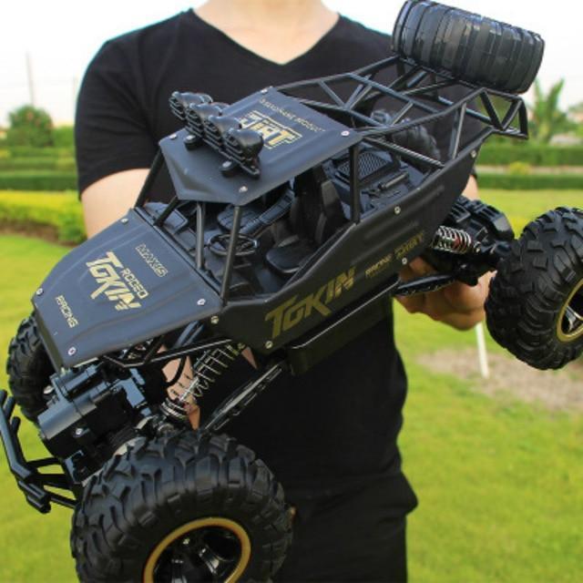 Potężna zdalnie sterowana ciężarówka terenowa 4x4