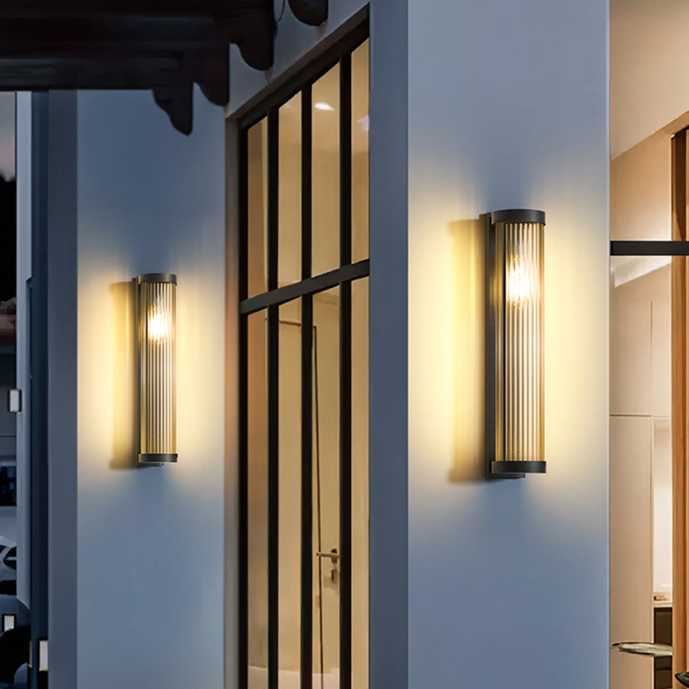 Elegancka lampa ścienna zasilana energią słoneczną do ogrodu i patio