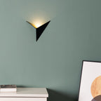 Artystyczna smukła trigon lampa ścienna