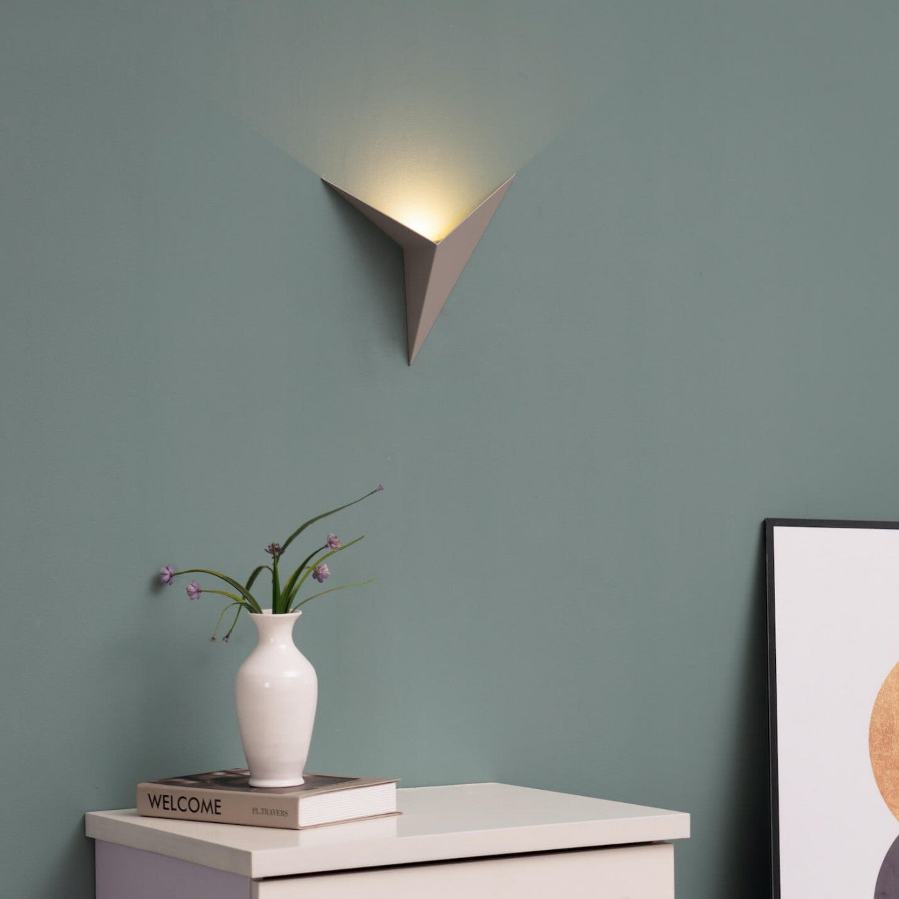 Artystyczna smukła trigon lampa ścienna