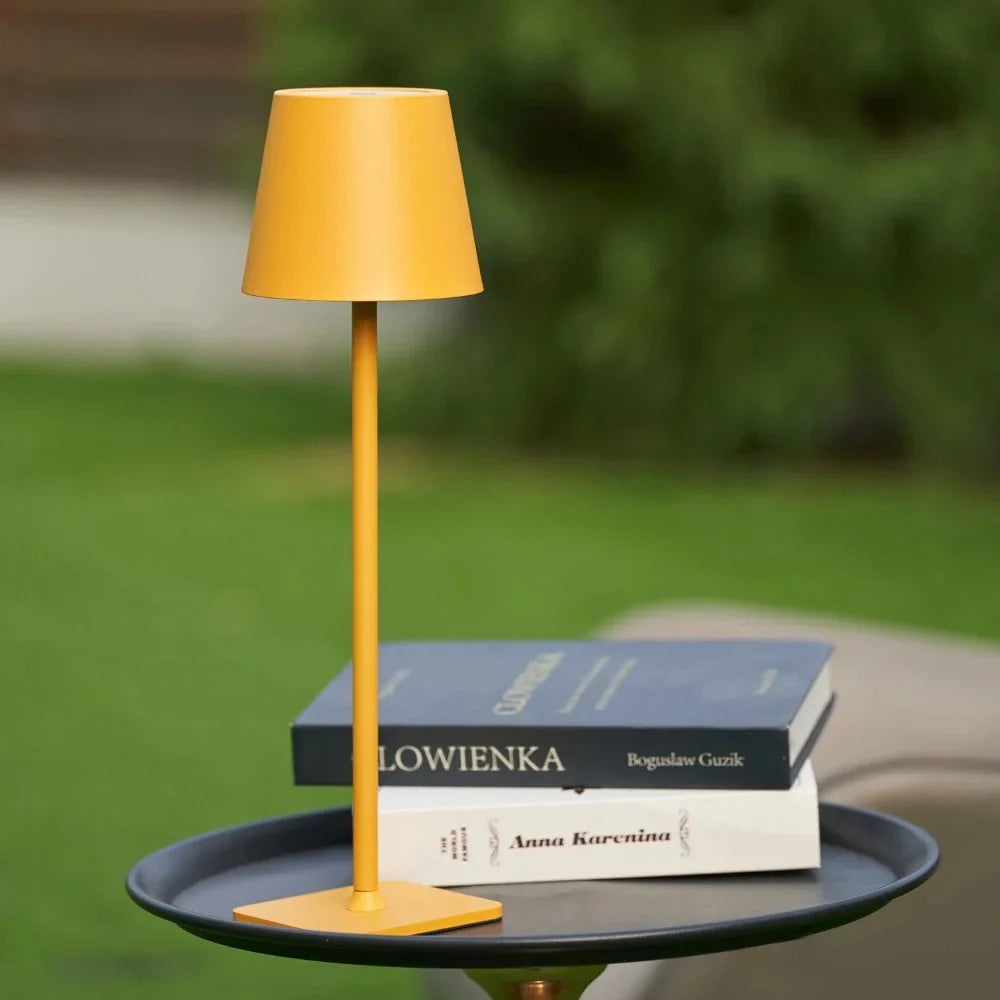 Smukła dotykowa bezprzewodowa lampa stołowa LED